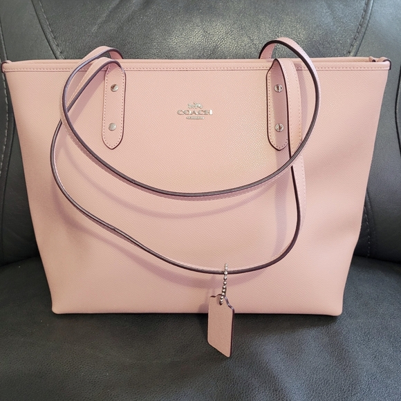 🏷1 DAY SALE🏷🩷Coach City Zip Shoulder Bag Tote🩷 - Picture 1 of 9